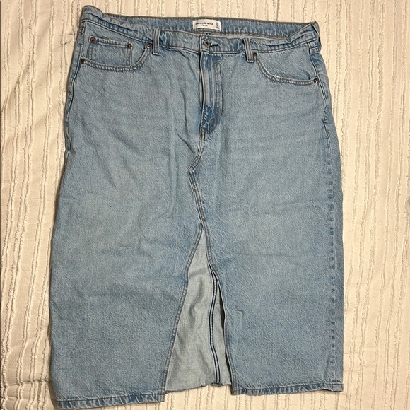 A&F Women's Denim Midi Skirt - Picture 2 of 2